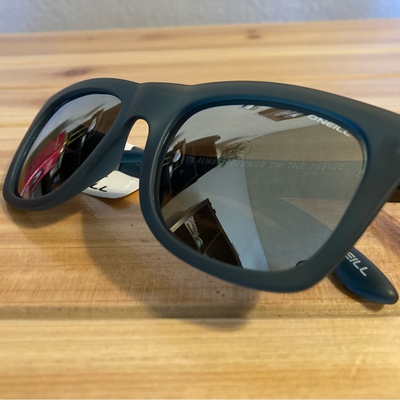 O’Neill Sunglasses 🕶️ - Picture 5 of 7